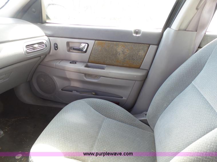 image for item AO9924 2001 Ford Taurus LX