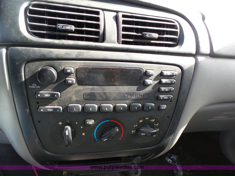 image for item AO9924 2001 Ford Taurus LX