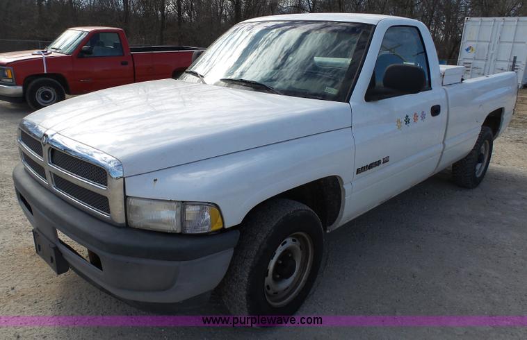 image for item AO9926 2001 Dodge Ram 1500 pickup truck