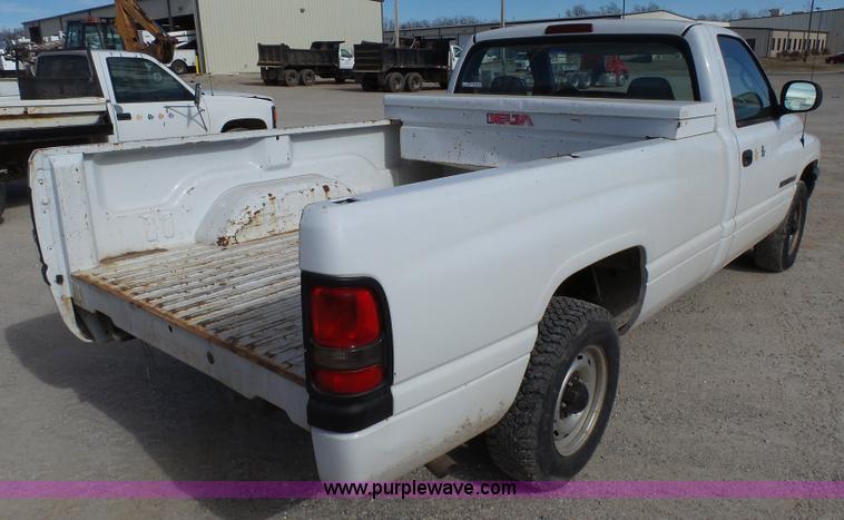 image for item AO9926 2001 Dodge Ram 1500 pickup truck