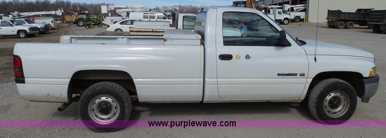 image for item AO9926 2001 Dodge Ram 1500 pickup truck