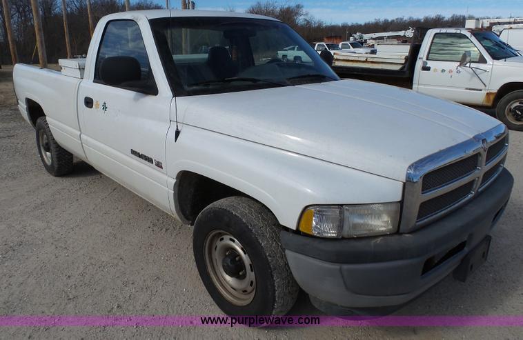 image for item AO9926 2001 Dodge Ram 1500 pickup truck