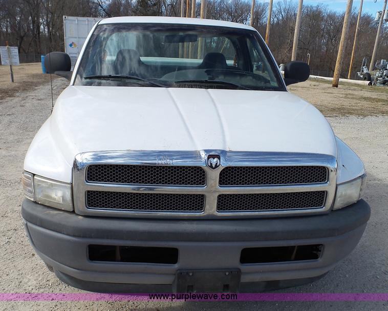 image for item AO9926 2001 Dodge Ram 1500 pickup truck