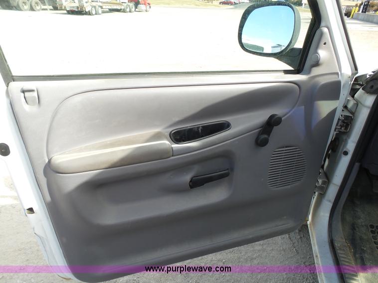 image for item AO9926 2001 Dodge Ram 1500 pickup truck