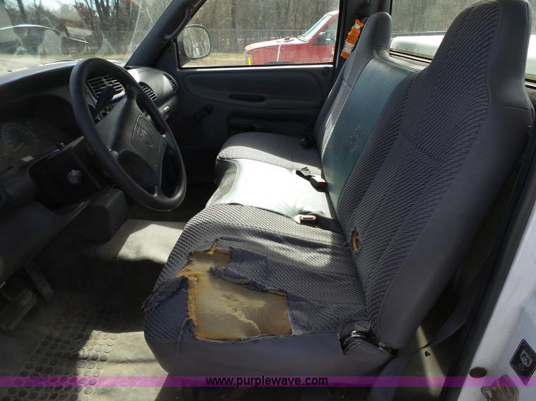 image for item AO9926 2001 Dodge Ram 1500 pickup truck