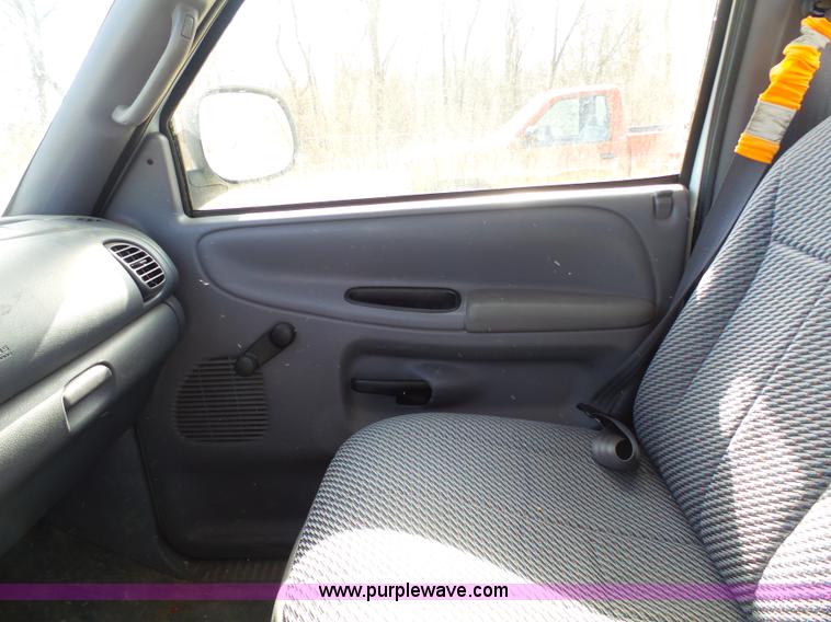 image for item AO9926 2001 Dodge Ram 1500 pickup truck