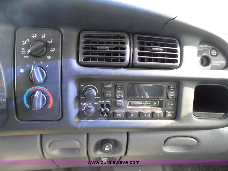 image for item AO9926 2001 Dodge Ram 1500 pickup truck