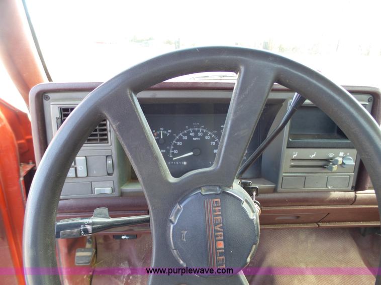 image for item AO9927 1994 Chevrolet 1500 pickup truck