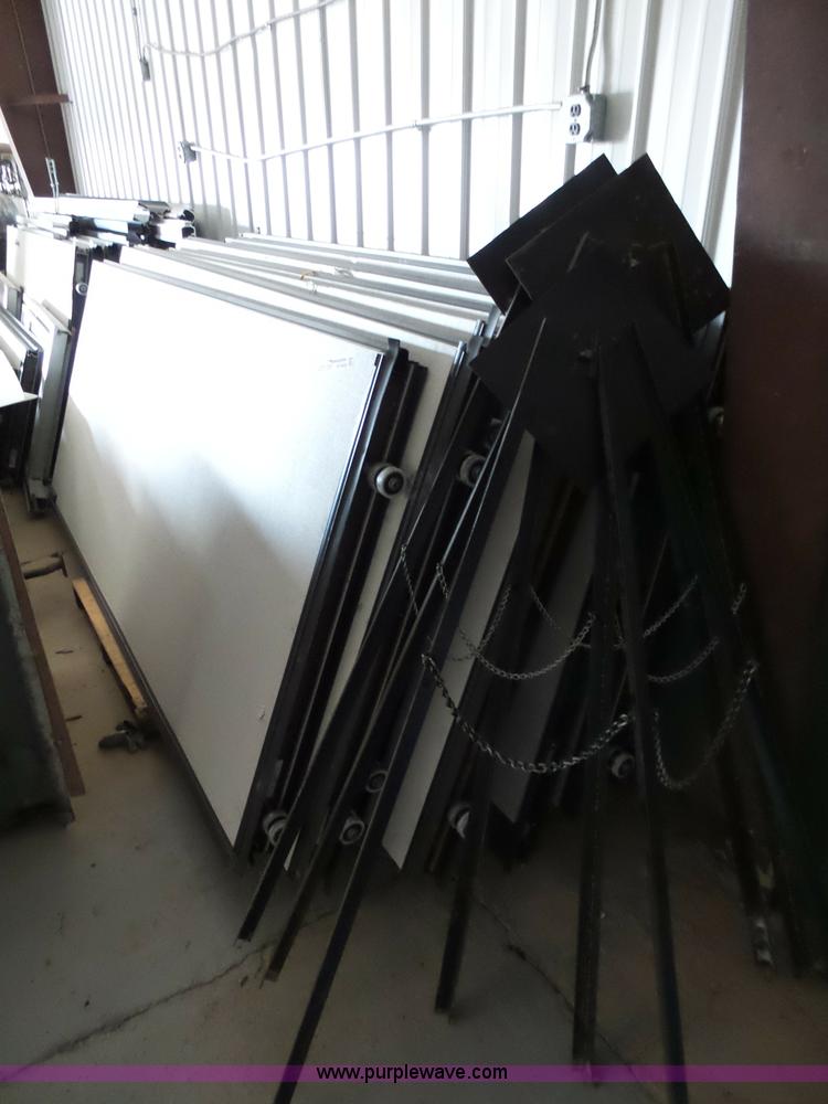 image for item AO9933 Retractable walls