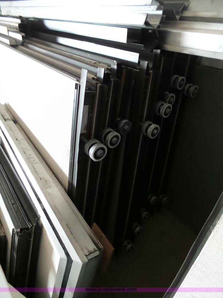 image for item AO9933 Retractable walls