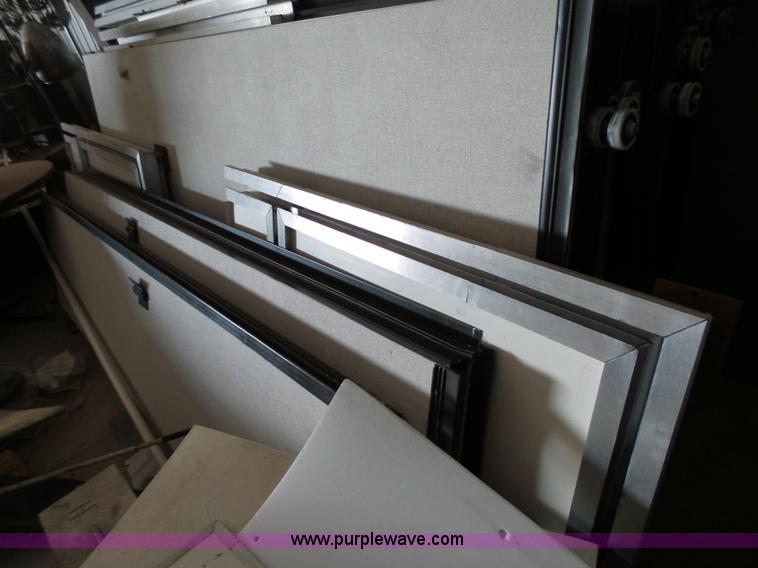 image for item AO9933 Retractable walls