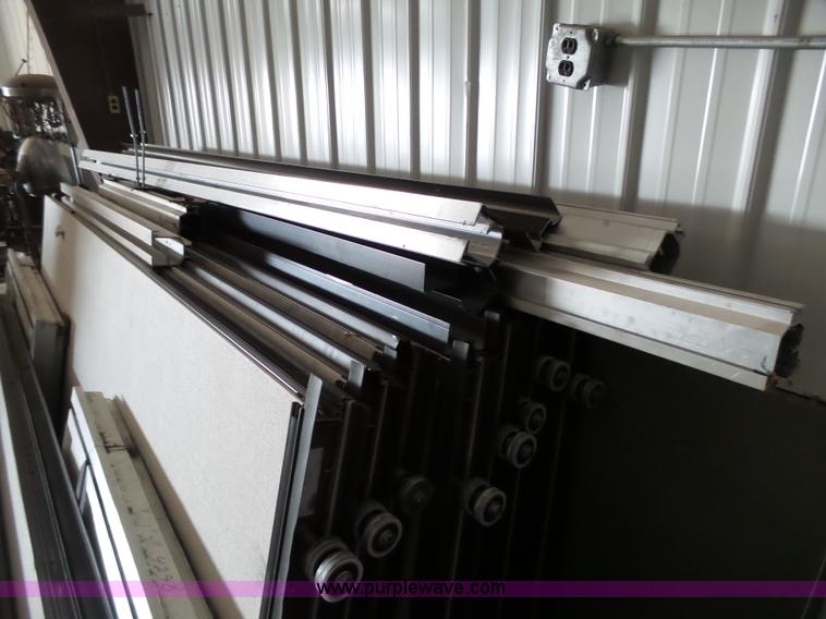 image for item AO9933 Retractable walls