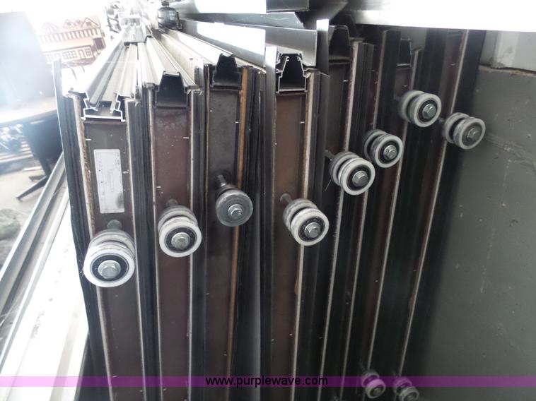 image for item AO9933 Retractable walls