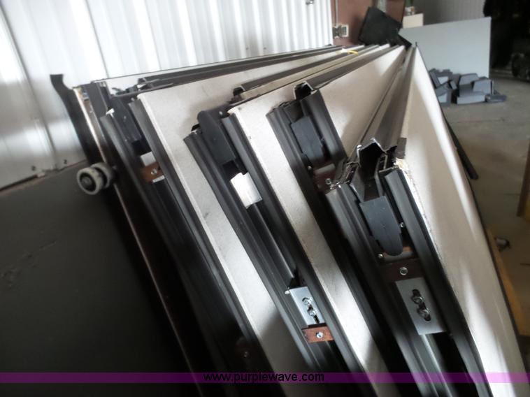 image for item AO9933 Retractable walls