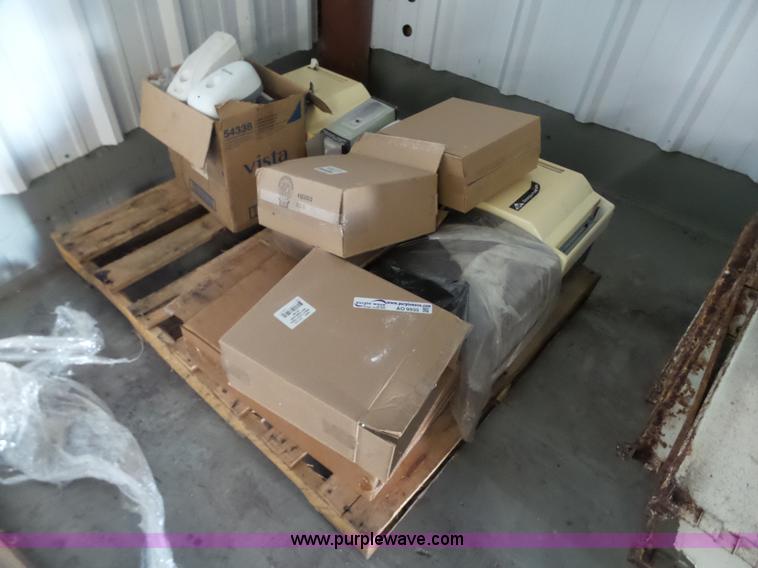 Bathroom supplies in Lebanon, MO Item AO9935 sold Purple Wave