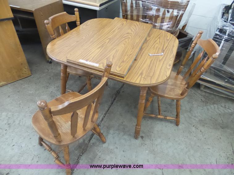image for item AO9943 Kitchen table and chairs