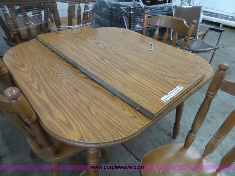 image for item AO9943 Kitchen table and chairs