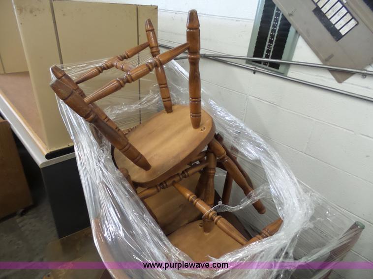 image for item AO9943 Kitchen table and chairs