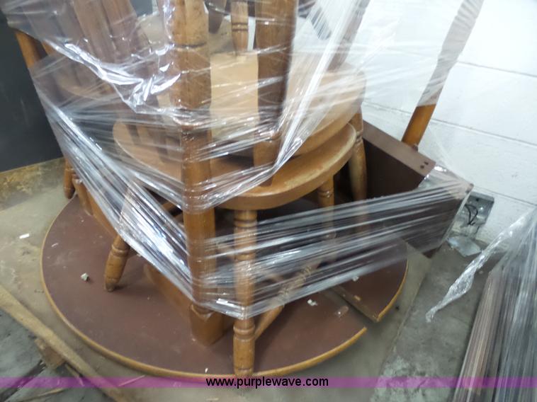 image for item AO9943 Kitchen table and chairs