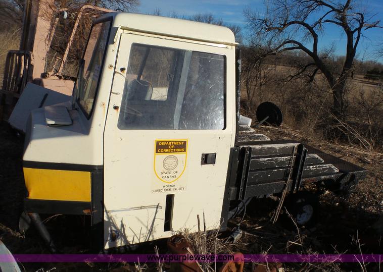 image for item AO9967 1987 Cushman utility vehicle