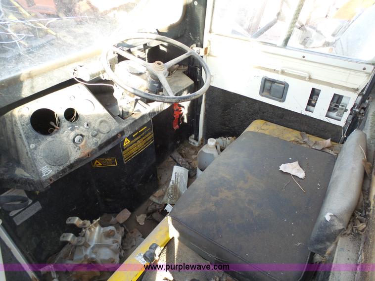 image for item AO9967 1987 Cushman utility vehicle