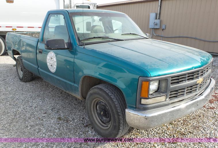 image for item BL9679 1996 Chevrolet 1500 pickup truck