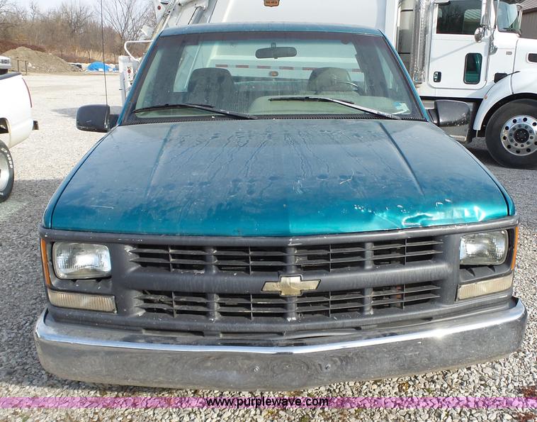 image for item BL9679 1996 Chevrolet 1500 pickup truck