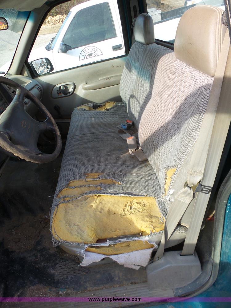 image for item BL9679 1996 Chevrolet 1500 pickup truck