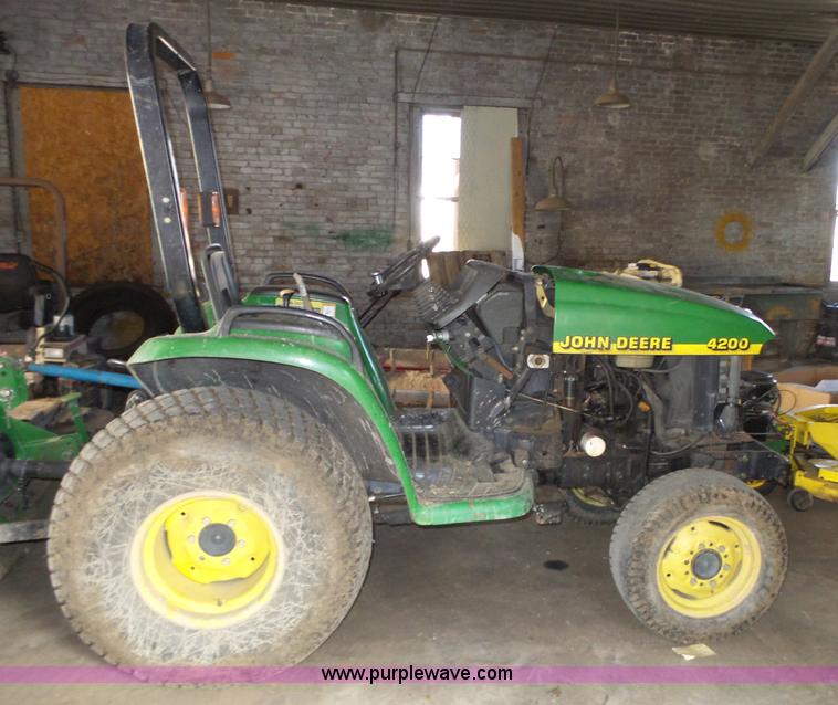 image for item BL9692 John Deere 4200 tractor