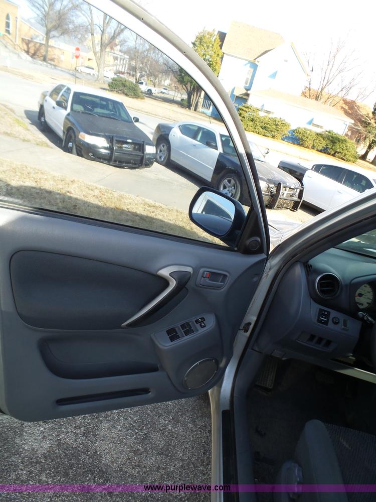 image for item BL9720 2002 Toyota RAV4 SUV