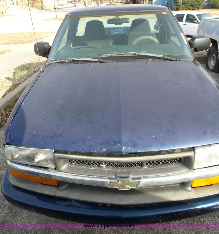 image for item BL9721 1999 Chevrolet S10 pickup truck