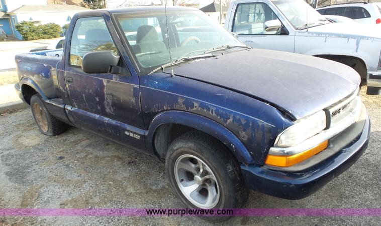image for item BL9721 1999 Chevrolet S10 pickup truck