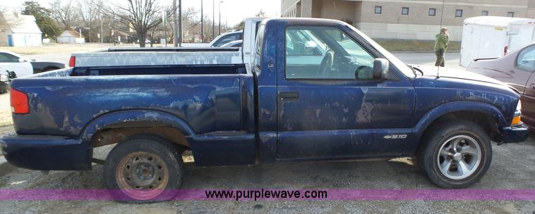 image for item BL9721 1999 Chevrolet S10 pickup truck