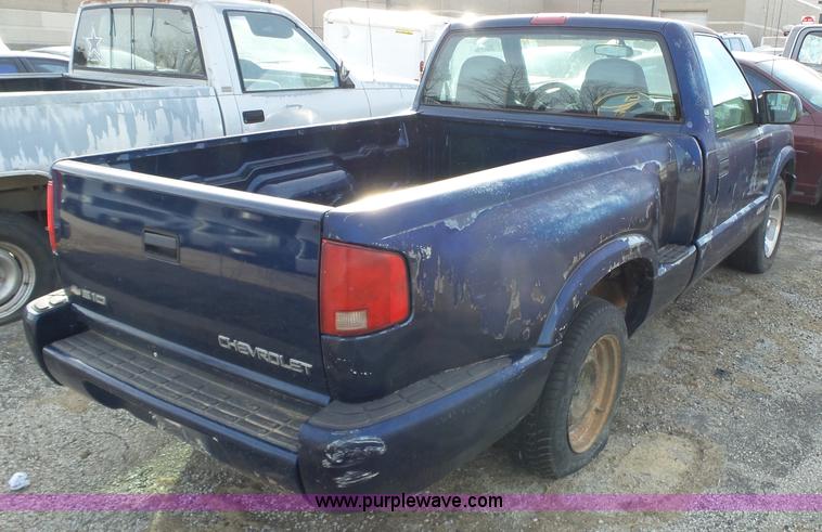 image for item BL9721 1999 Chevrolet S10 pickup truck