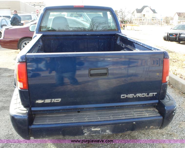image for item BL9721 1999 Chevrolet S10 pickup truck
