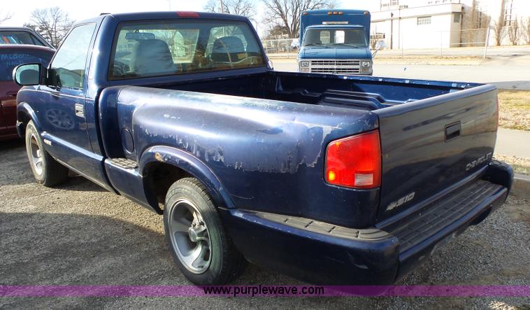 image for item BL9721 1999 Chevrolet S10 pickup truck