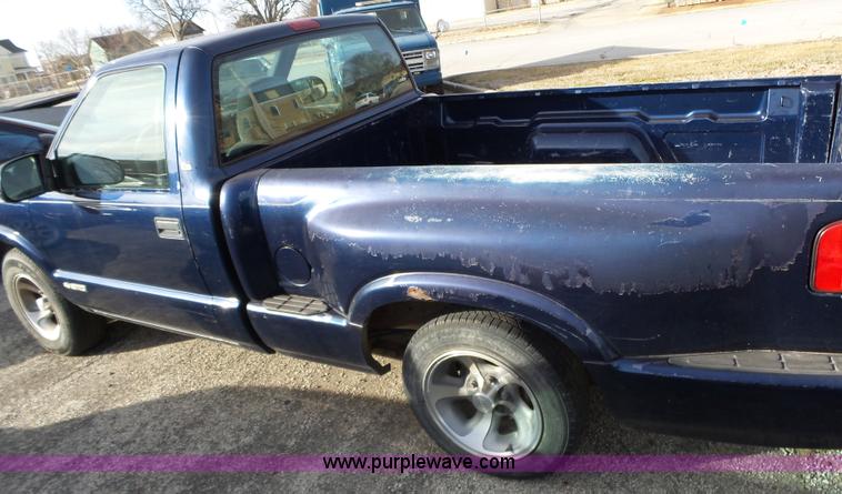 image for item BL9721 1999 Chevrolet S10 pickup truck