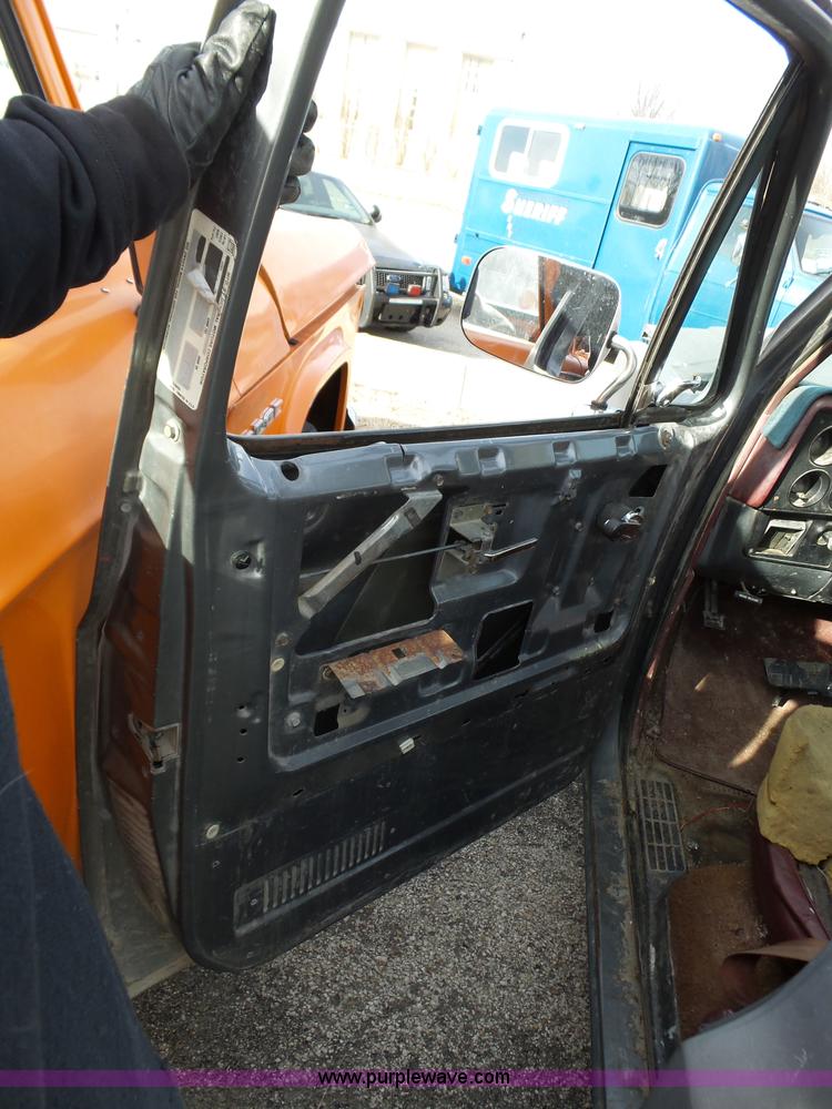 image for item BL9723 1987 GMC 1500 pickup truck