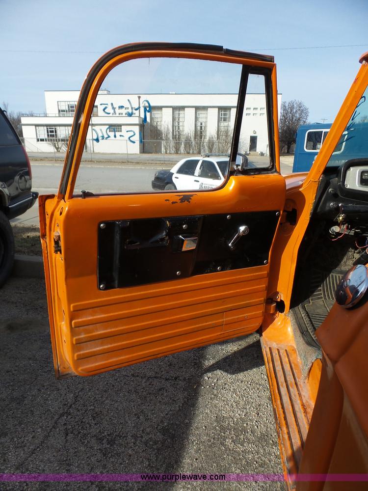 image for item BL9726 1968 Dodge D100 pickup truck