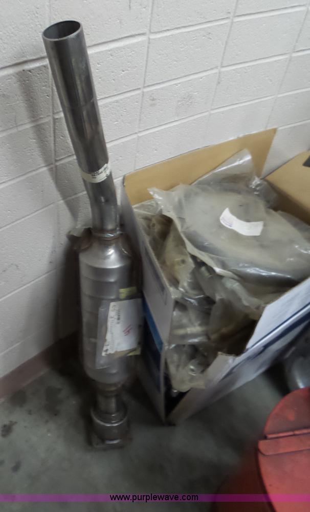 image for item BL9745 Assorted Chrysler automotive parts