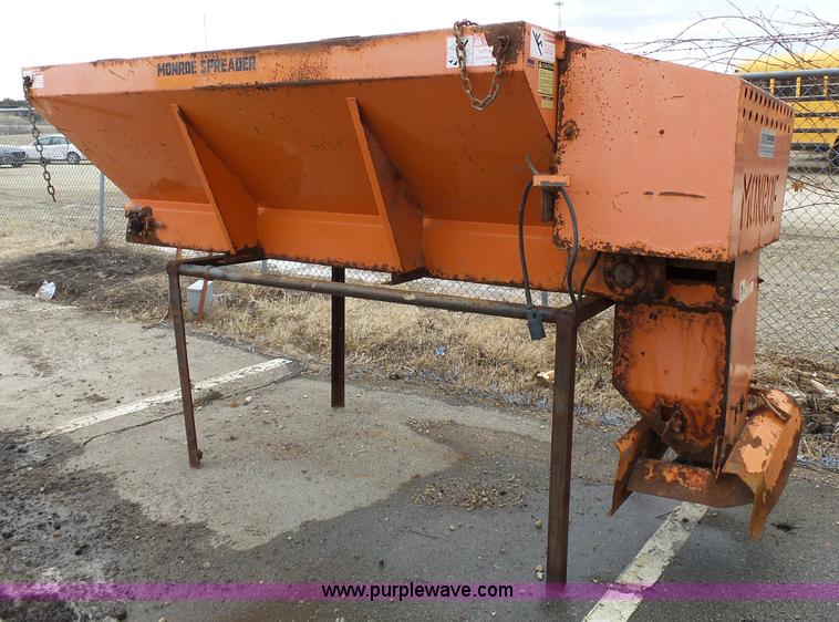 Monroe Vbox spreader in Junction City, KS Item BN9039 sold Purple Wave
