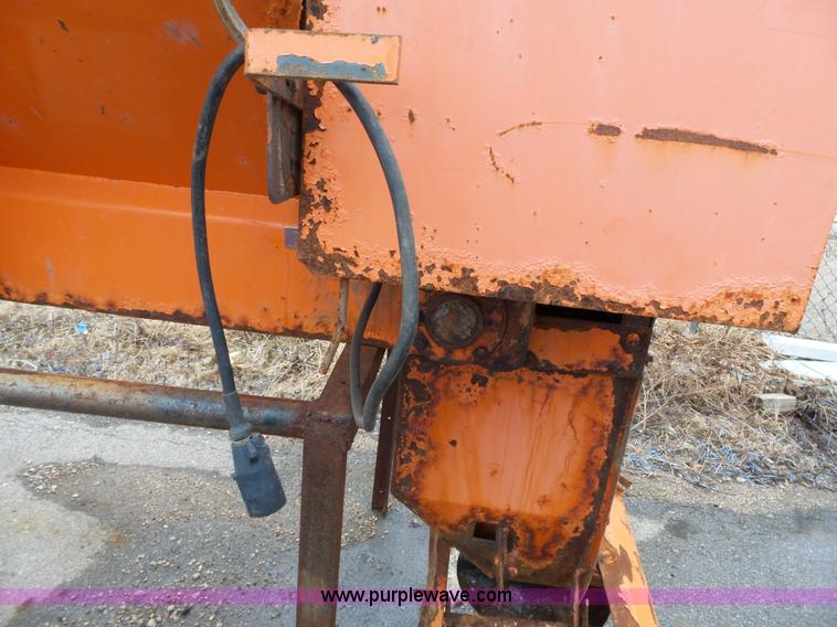 image for item BN9039 Monroe V-box spreader