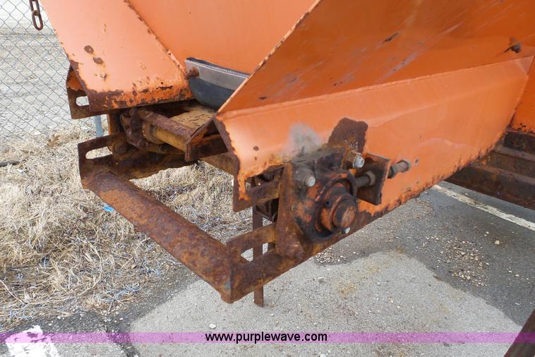 image for item BN9039 Monroe V-box spreader