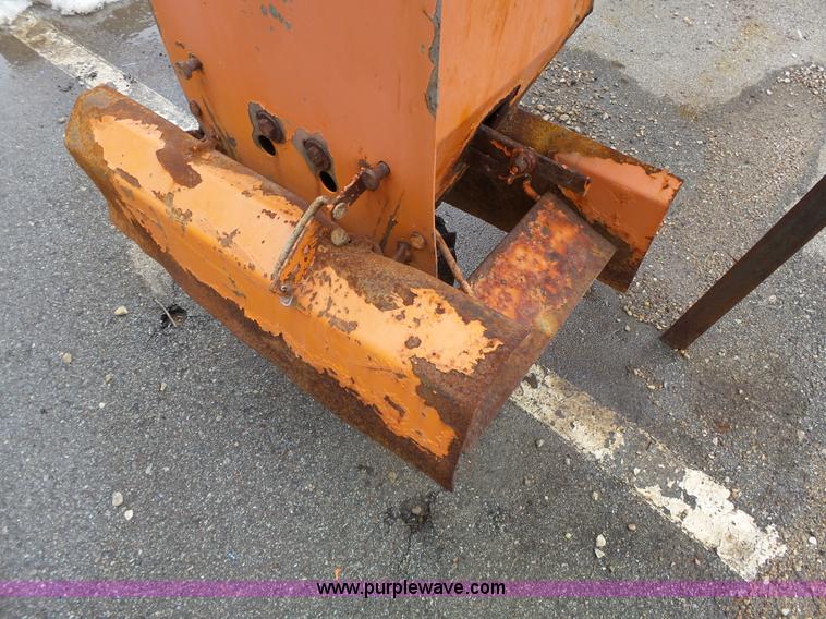 image for item BN9039 Monroe V-box spreader