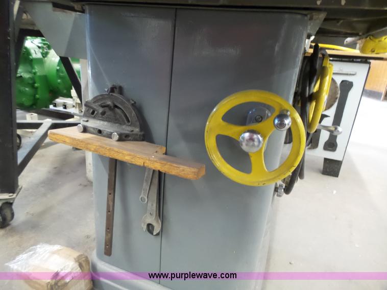 image for item BT9449 Delta table saw