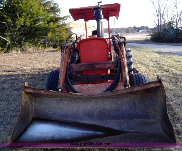 image for item F1126 1984 John Deere 401B tractor