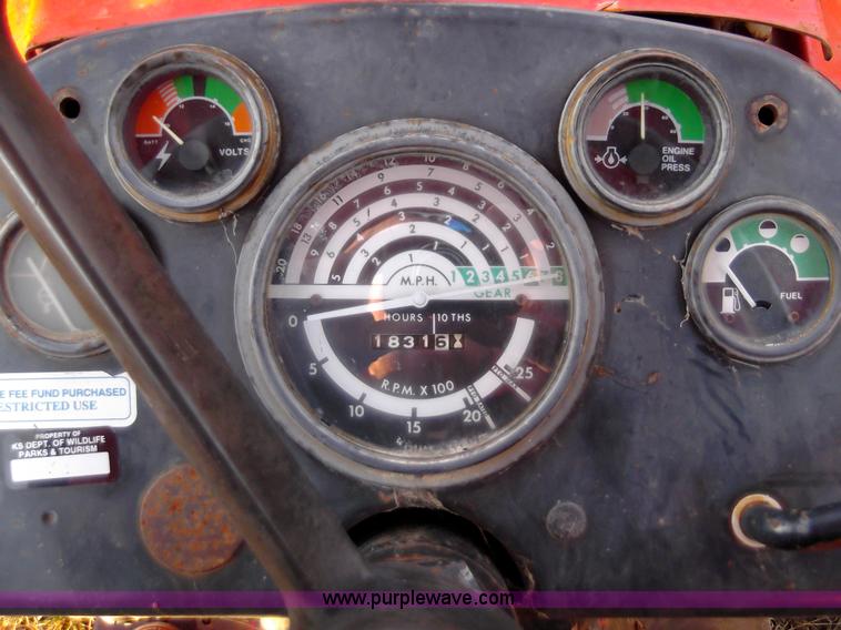 image for item F1126 1984 John Deere 401B tractor