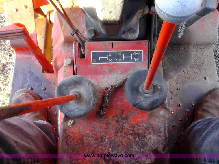 image for item F1126 1984 John Deere 401B tractor