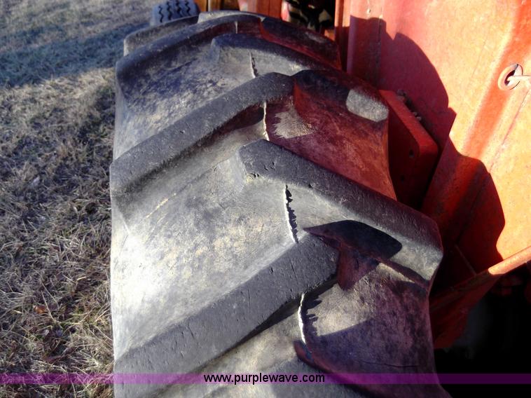 image for item F1126 1984 John Deere 401B tractor