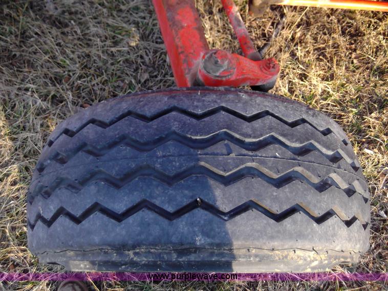 image for item F1126 1984 John Deere 401B tractor